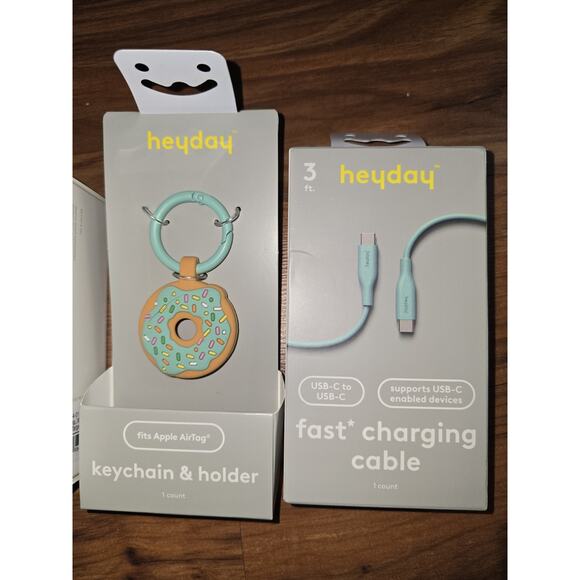 Heyday Wall Charger USB -C + Charger And Keychain Donut - Picture 3 of 3